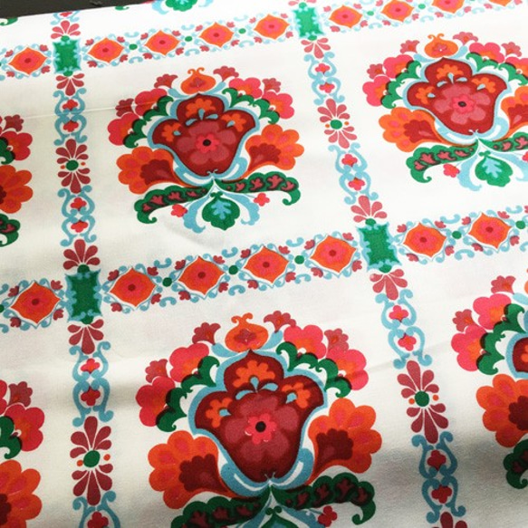 German Vintage Fabric　ドイツ ヴィンテージファブリック カット50cm〜　キッチュフラワー 2枚目の画像