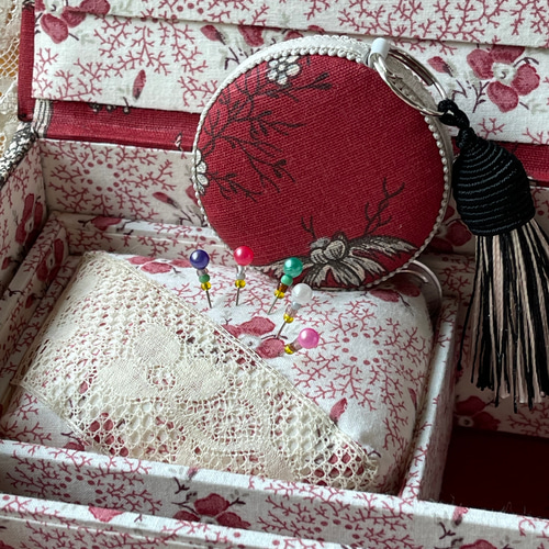 フランスアンティーク　カルトナージュ　赤/裁縫箱　布箱　紙箱　手芸 フランス アンティーク カルトナージュ 裁縫箱 ソーイングセット