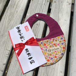 お花のスタイ付きお祝い封筒　短冊名入れ対応　出産祝いや誕生祝いに！ 2枚目の画像