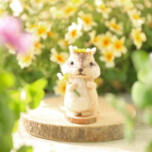 ミモザが華やぐ リスさん 受注生産 羊毛フェルト Fluffy ふらっふぃー