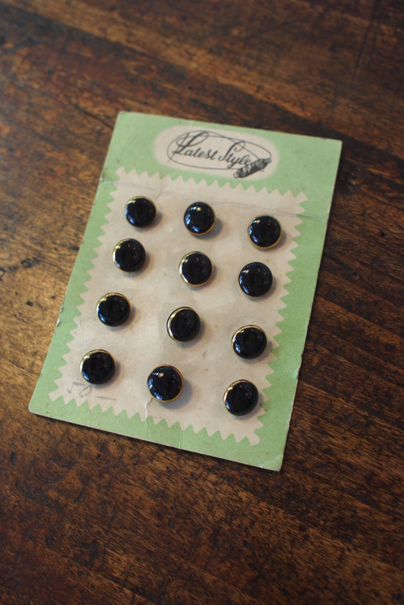 チェコ製 アンティークガラスボタンシート 黒 ボタン couleur 通販