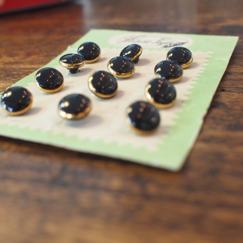 チェコ製 アンティークガラスボタンシート 黒 ボタン couleur 通販