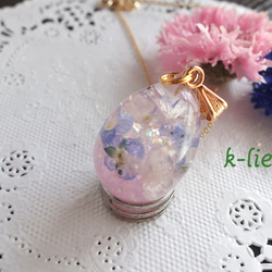 オオイヌノフグリと桜の花びらのたまご型ネックレス 4枚目の画像