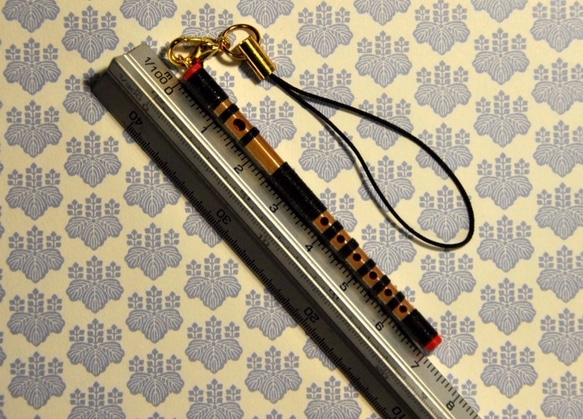 神楽笛（総巻篠笛）型ミニストラップ(６色に対応)【受注製作】 3枚目の画像