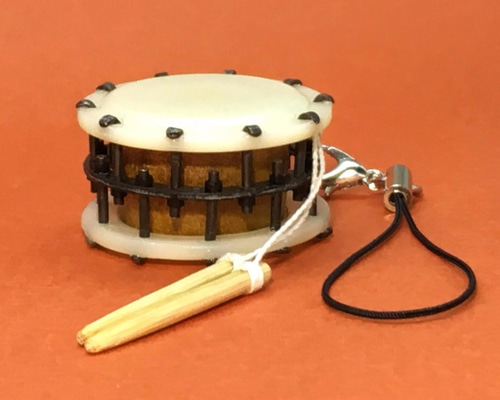 担ぎ太鼓 締太鼓 和太鼓 天然皮革 ストラップ付き中古品③ 担ぎ太鼓 締