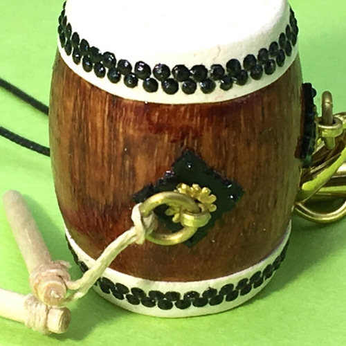 「たつ様ご依頼商品」小松太鼓店製造　1.6尺　中古良品　ストラップ・バチ付き たつ様ご依頼商品」小松太鼓店製造 1.6尺 中古良品 ストラップ・バチ付き