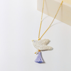小鳥刺繡項鍊 - 米白色 第1張的照片