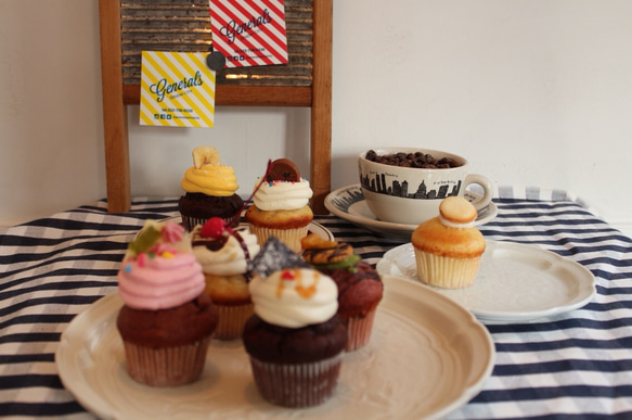 Cupcakes 12piece　ジェネラルズ カップケーキ 2枚目の画像