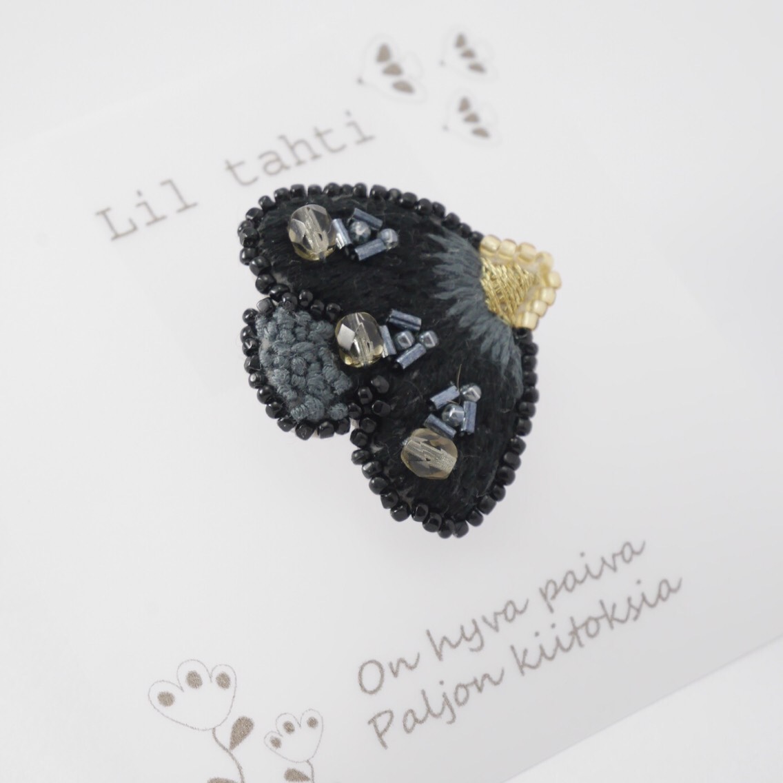 真夜中のトリ刺繍ブローチ【受注制作】