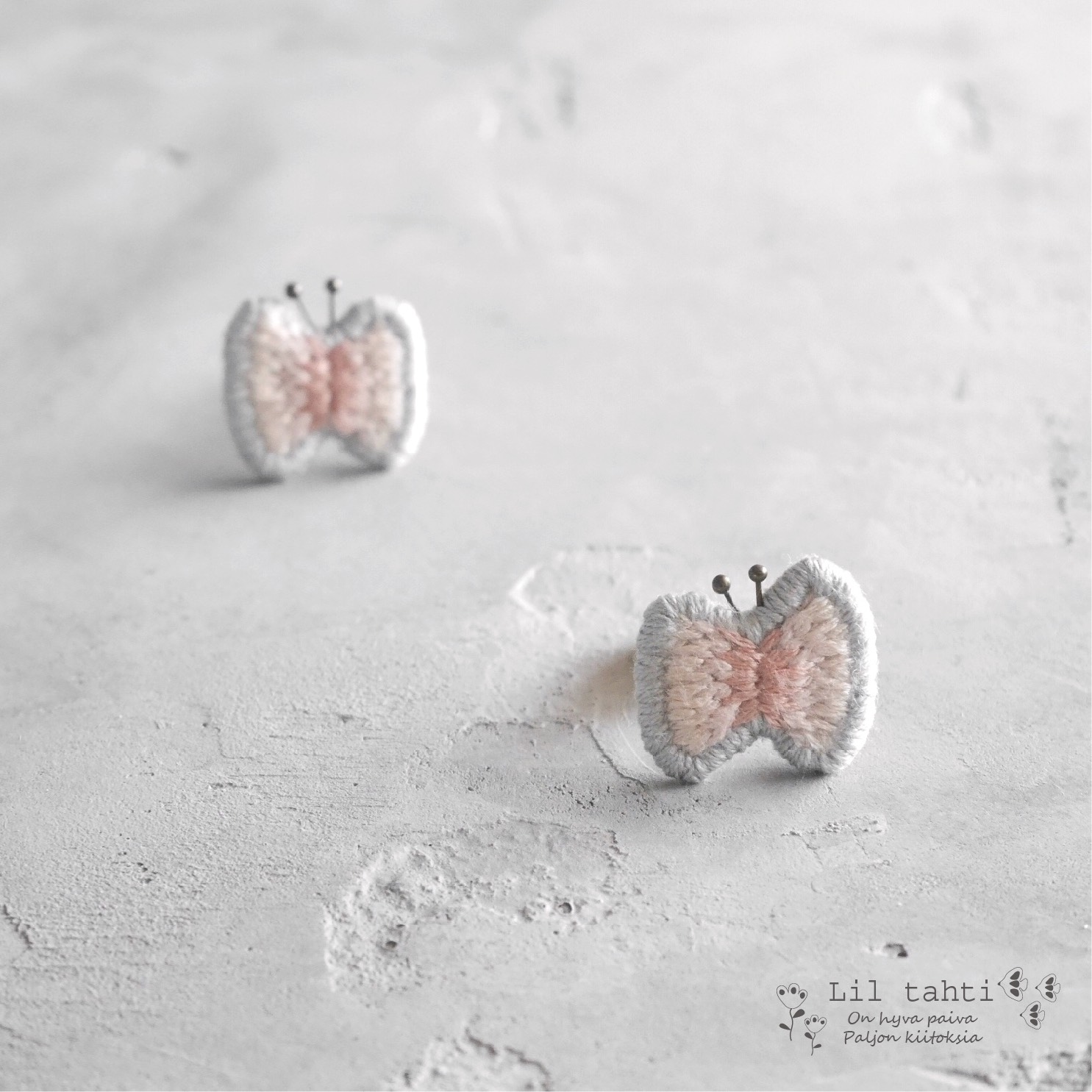 choucho刺繍ピアス/イヤリング(春の風)【受注制作】