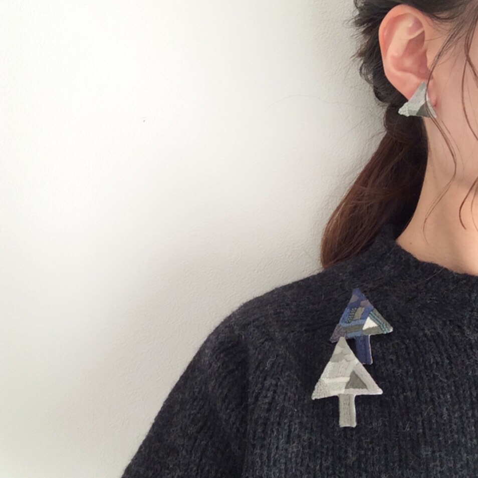 tree刺繍ブローチ(曇り空の下)【受注制作】