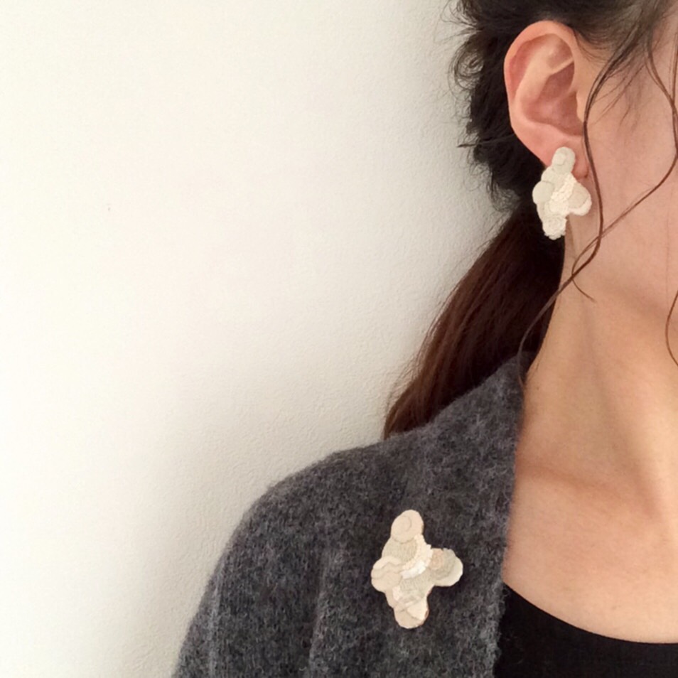 awaawa刺繍ブローチ(キナリ)【受注制作】