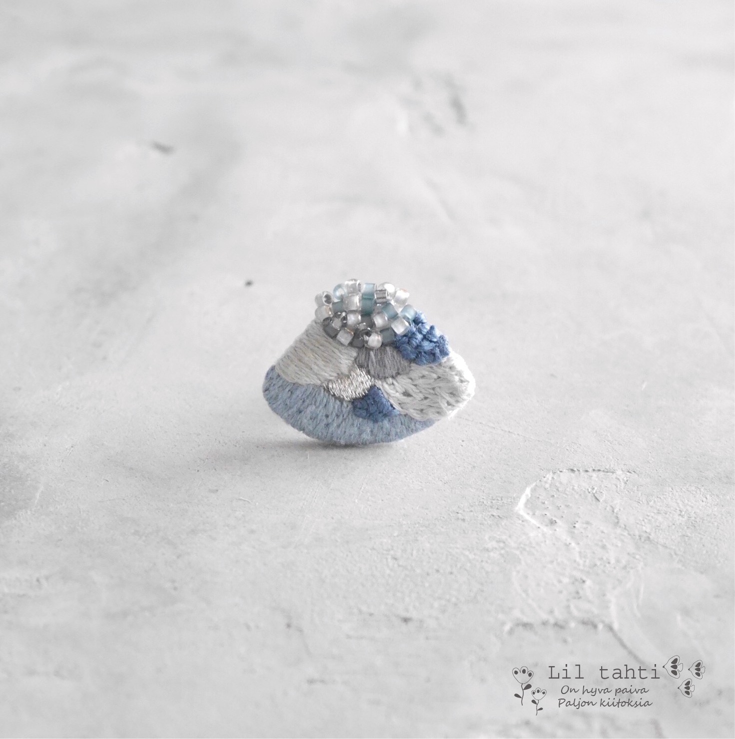 kaigara刺繍ピンブローチ(海の風)【受注制作】