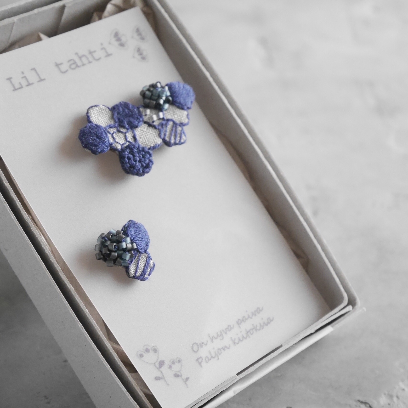 linen hachinosu刺繍ピアス/イヤリング(ネイビー)【受注制作】