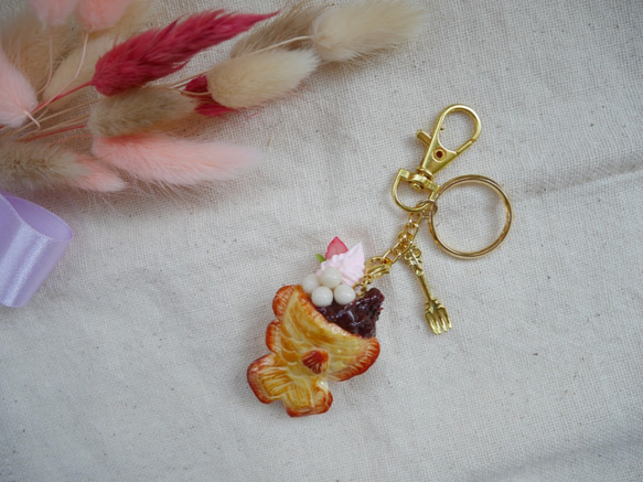 黏土-草莓白玉紅豆鯛魚燒鑰匙圈/吊飾 第1張的照片