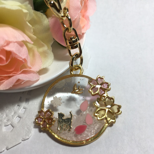 UVレジン 夜桜と猫 バッグ チャーム 鳴く ハンドメイド