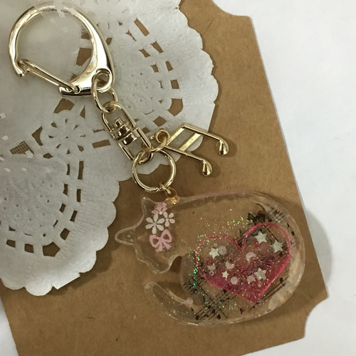 カヤページです。レジン ペンダント キーホルダー 猫 71AzyejA1aL._UF350,350_QL80_.jpg