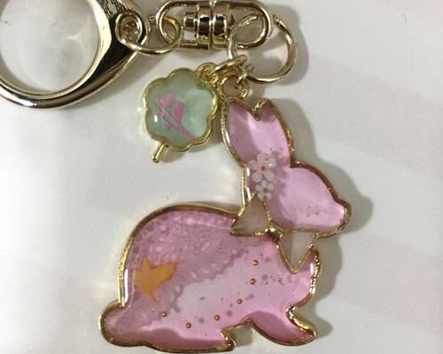 木（訳あり）　レジン　カラフル　鳥のいる木　ペンダントトップ　キーホルダー 木（訳あり） レジン カラフル 鳥のいる木 ペンダントトップ