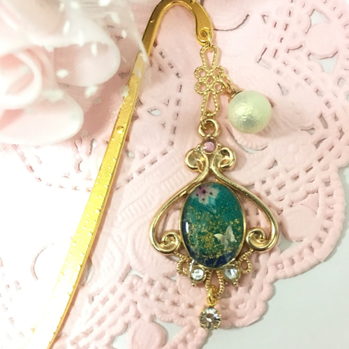 送料無料*ラインストーンと青&緑の蝶と桜の和柄の和風なブックマーカー