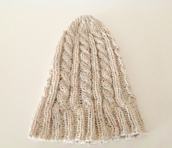 春用ネップ糸の縄編みキャップアイボリー 3枚目の画像