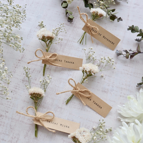 ホワイトカラーのドライフラワー席札 ＊フォント選べます 席次表・席札