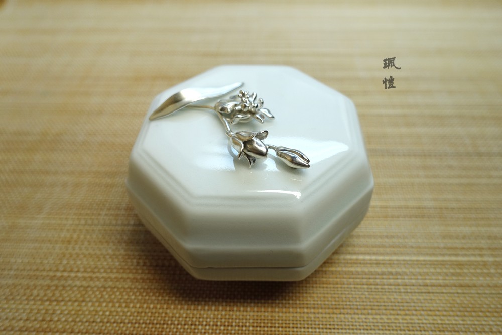 【ペイカイ】蘭と銀のネイル白磁香器