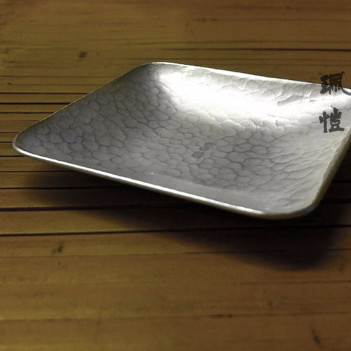 純銀折邊鍛敲紋茶托Silver saucers 立體・雕塑PeiKei 的作品