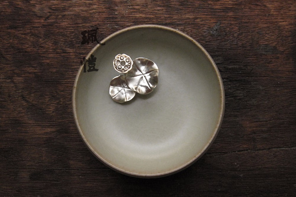 蓮蓬 陶瓷香插 Silver and ceramic incense plug with lotus design 第3張的照片