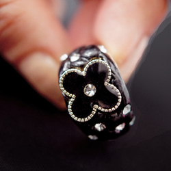 スワロフスキークリスタル　グルーデコ　ハンドメイド マトラッセ リング/大人かわいいブラック/四葉のクローバー指輪 10枚目の画像