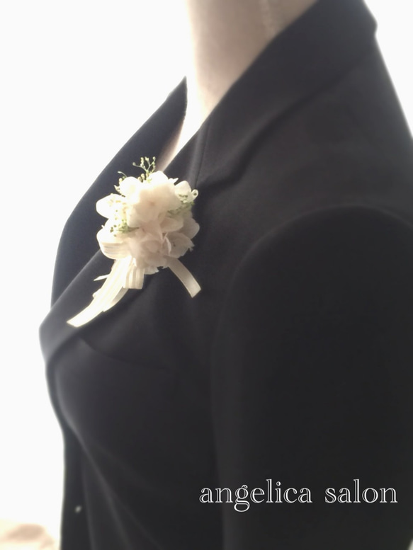 再販：卒業・入学式コサージュ,春を装う プリザーブドフラワーホワイトコサージュ/結婚式/紫陽花・カスミソウ/小さめ 5枚目の画像