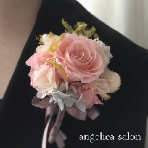 フリル♡花花スモーキーピンク　入園入学 入学式コサージュ 桜ピンク色のプリザーブドフラワーバラと