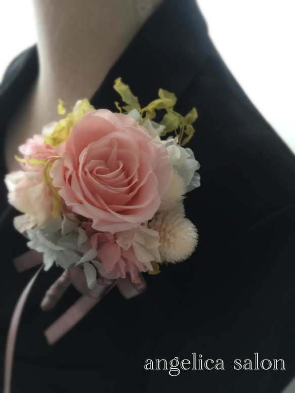 入学式コサージュ 桜ピンク色のプリザーブドフラワーバラとイチゴ草のコサージュ/結婚式・卒業式/ナチュラルテイスト　紫陽花 4枚目の画像