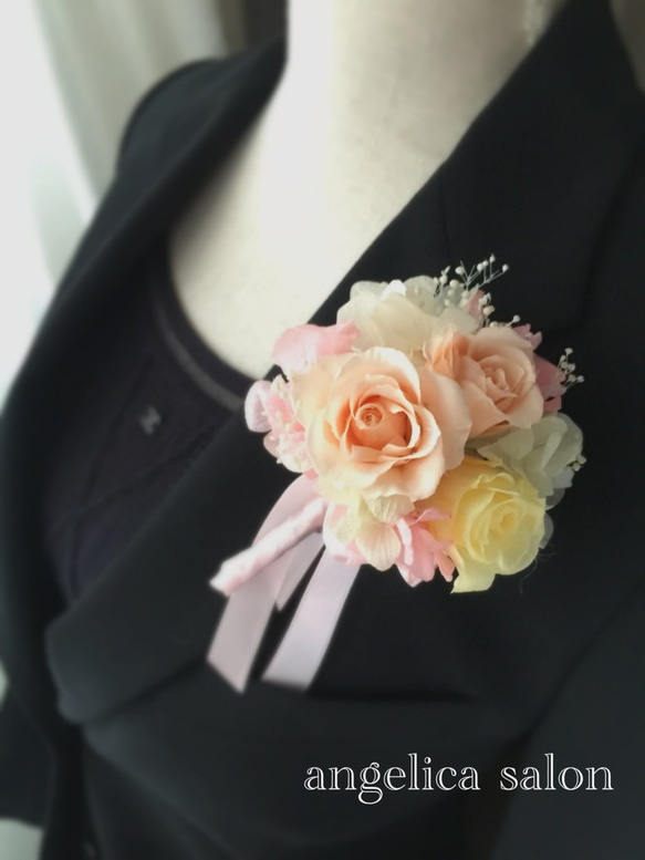 卒業・入学式コサージュ, 母の日パステルイエローとサーモン色プリザーブドフラワーコサージュ/結婚式/ナチュラルテイスト 1枚目の画像