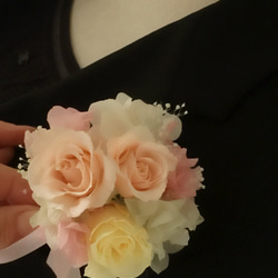 卒業・入学式コサージュ, 母の日パステルイエローとサーモン色プリザーブドフラワーコサージュ/結婚式/ナチュラルテイスト 4枚目の画像