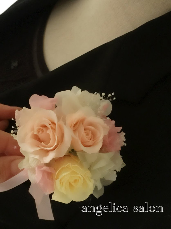 卒業・入学式コサージュ, 母の日パステルイエローとサーモン色プリザーブドフラワーコサージュ/結婚式/ナチュラルテイスト 4枚目の画像