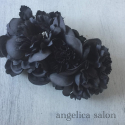 マットなブラック、グレーグラデーションのアジサイバレッタ・セミロング　ロングのヘアアクセサリー/黒い髪飾り/アーティフィ 5枚目の画像