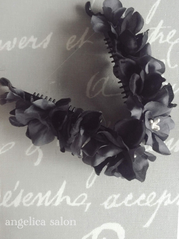 マットなブラック、グレーグラデーションのアジサイバレッタ・セミロング　ロングのヘアアクセサリー/黒い髪飾り/アーティフィ 7枚目の画像