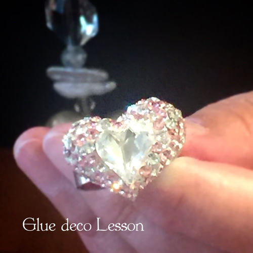 ハートの輝くピアス/ニッケルフリー、チタンポスト・スワロフスキー