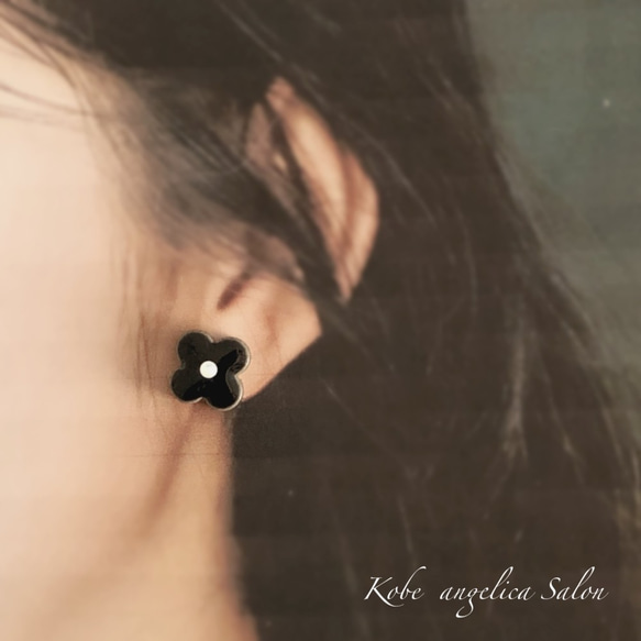 四葉のフラワー　可愛いお花〜Fleurs mignonnes〜スタッドピアス/イヤリング変更可・タイルイヤリング・チタン 5枚目の画像