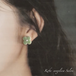 四葉のフラワー　可愛いお花〜Fleurs mignonnes〜スタッドピアス/イヤリング変更可・タイルイヤリング・チタン 6枚目の画像