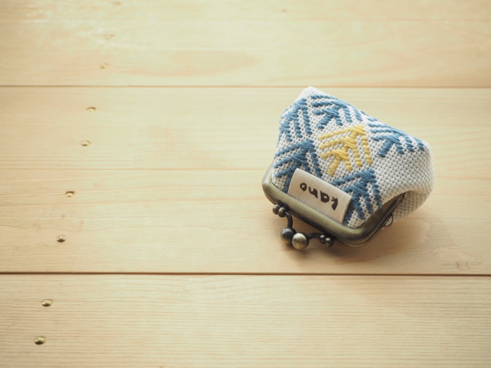 北欧風こぎん刺しがま口ミニバッグ 本革持ち手付き 黒 北欧風こぎん刺し