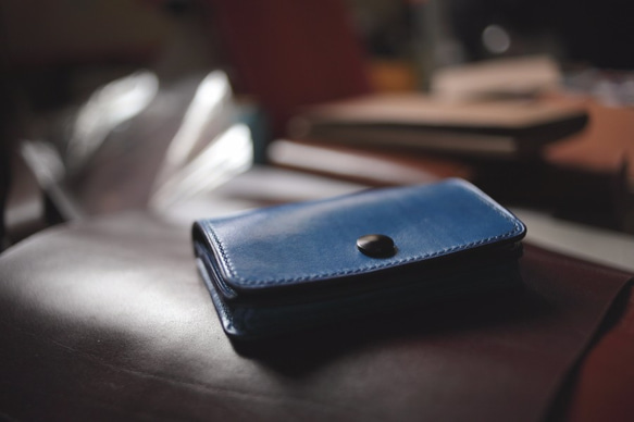 藍色 手染 植鞣 牛革 純手工製 大容量 卡片包 名片包 card holder 第1張的照片