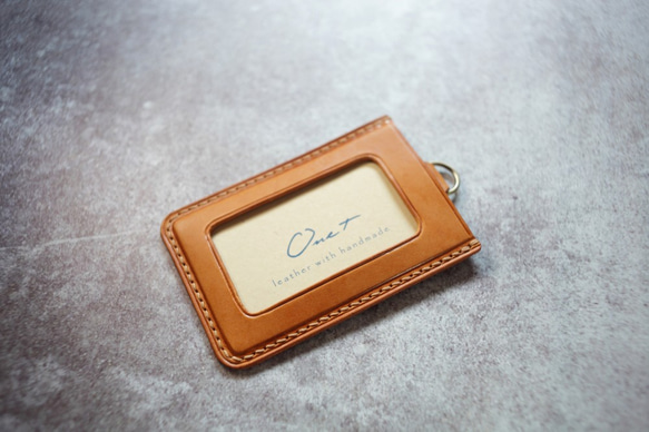 植鞣 牛革 純手工製 識別證 證件套 悠遊卡套 棕色 直式（可加購吊繩） 第2張的照片