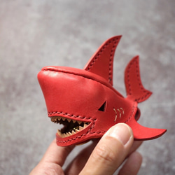 植鞣 牛革 純手工製 鯊魚 鑰匙包 鑰匙圈 紅色 第2張的照片