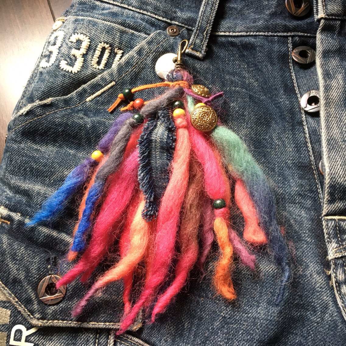 ハンドメイド・レインボー毛糸タッセルキーホルダー・バッグチャーム