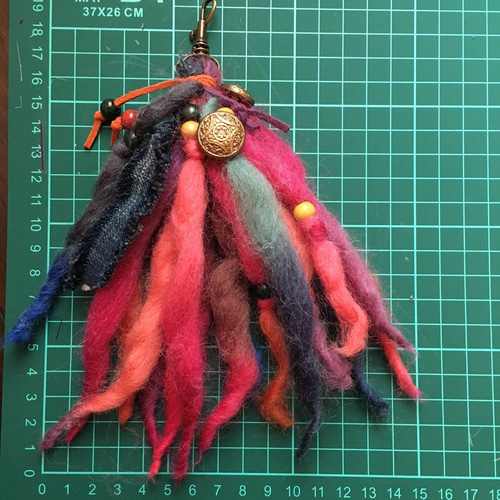 23 レインボーレザー 異素材タッセルキーホルダー バッグチャーム plusnao バッグチャーム キーホルダー キーチャーム タッセル 男女兼用