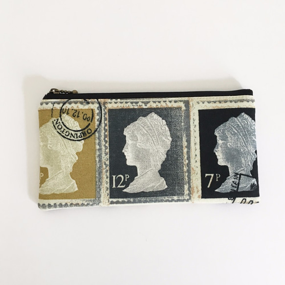 SALE　フラットポーチ（UK 2nd class stamp print） 1枚目の画像