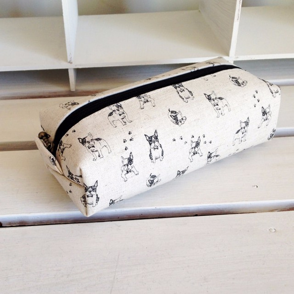 横長ボックスポーチ（フレンチブルドッグ・生成り）　受注制作 2枚目の画像