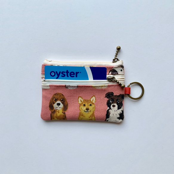 SALE パスケース（見上げる犬たち　ピンク）旧サイズ特別価格 3枚目の画像