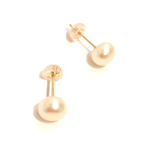 ホワイトの淡水パールのピアス